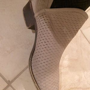 Nubuck Suede booties! Worn finished look. Lucky Brand